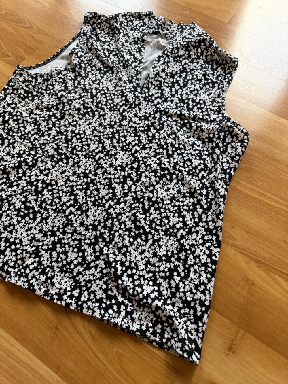 TALBOTS black and white sleeveless women’s top micro floral pattern size XL